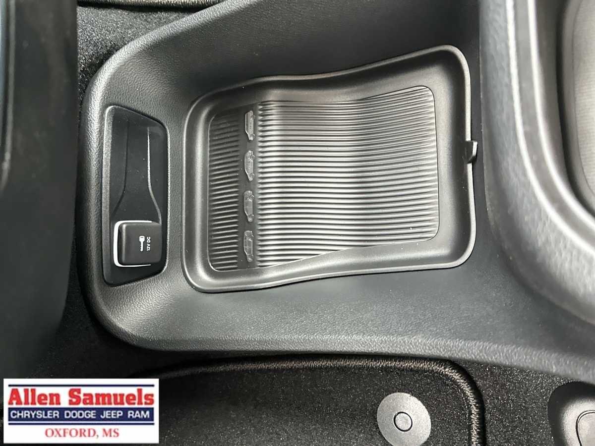 2026 Chrysler Pacifica Select - Photo 39
