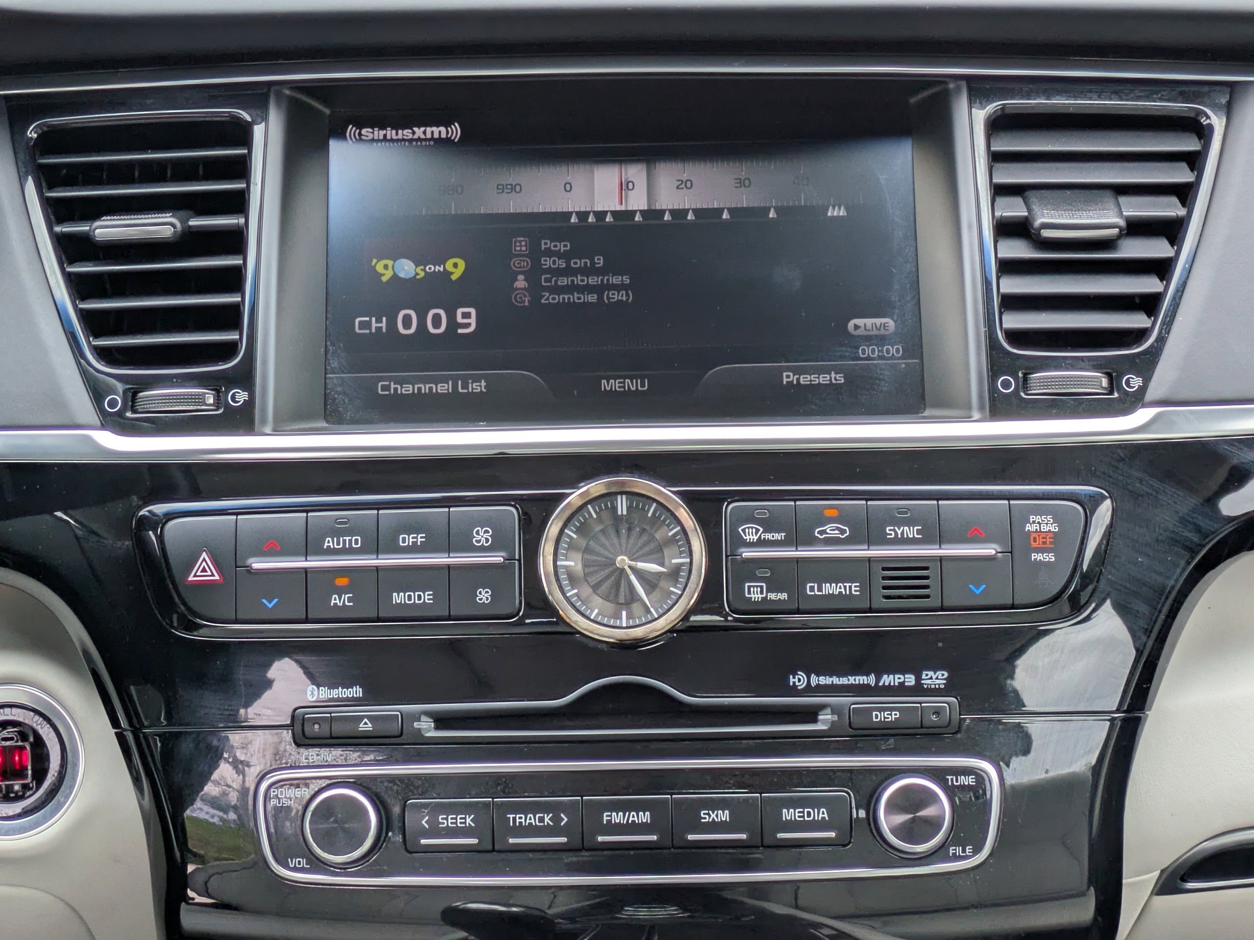 2015 Kia K900 Luxury - Photo 17