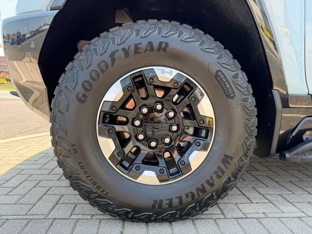 Used 2025 Tide Metallic (No Longer available to order) GMC 3X image 4