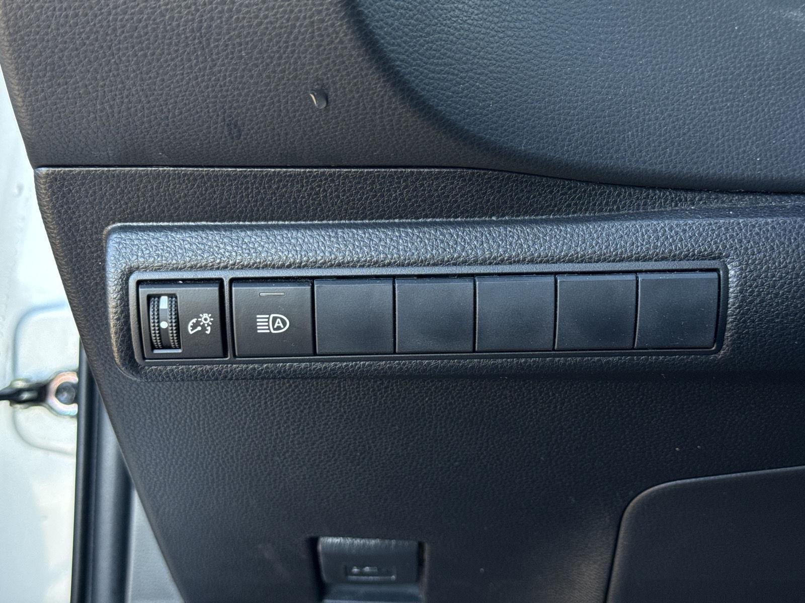 Used 2019 Classic Silver Metallic Toyota SE image 16