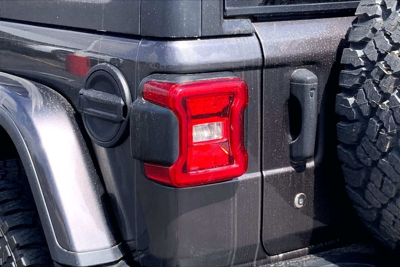 Used 2018 Granite Crystal Metallic Clearcoat Jeep Rubicon image 29