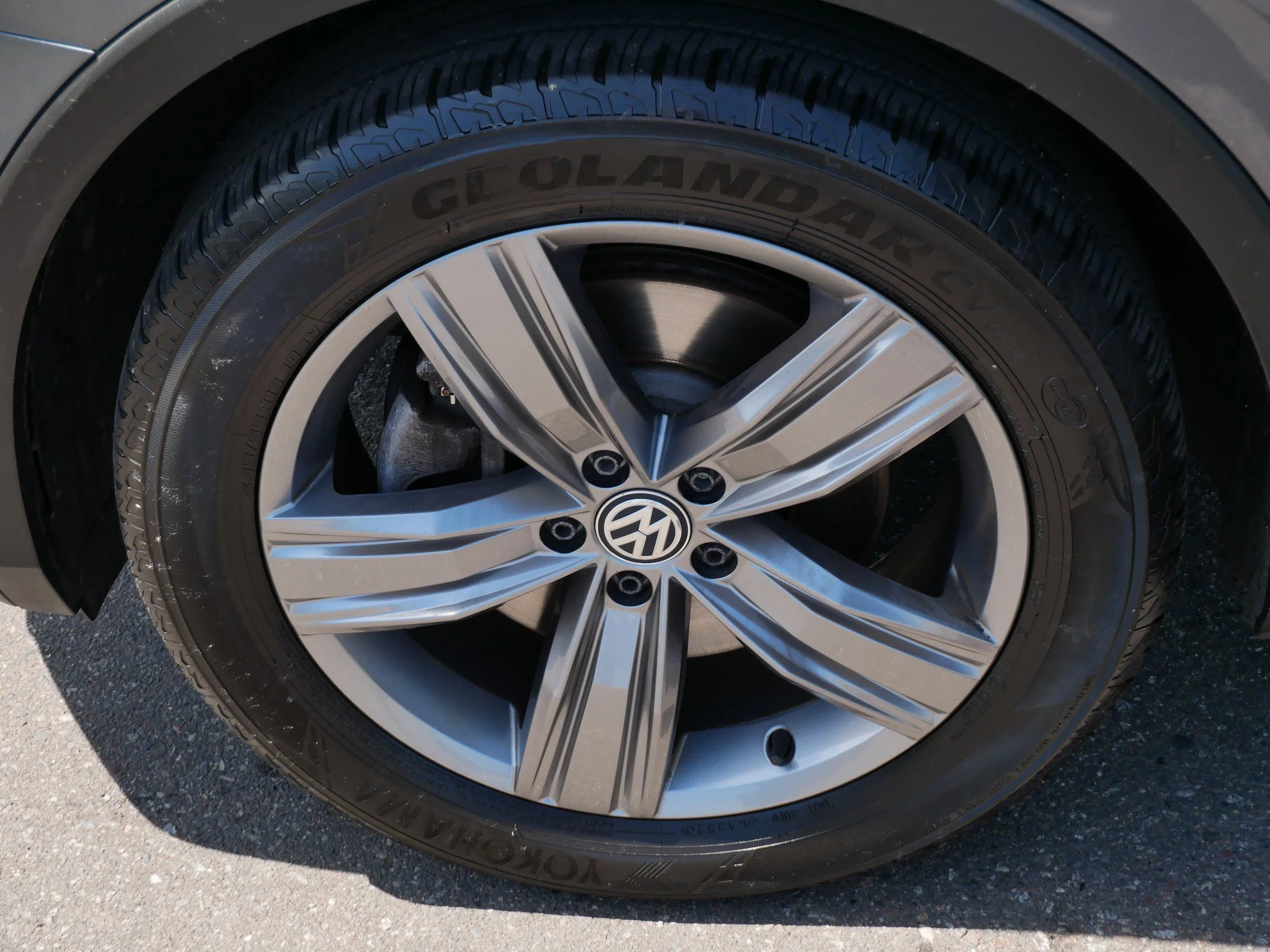 Used 2019 Platinum Gray Metallic Volkswagen SEL Premium image 15