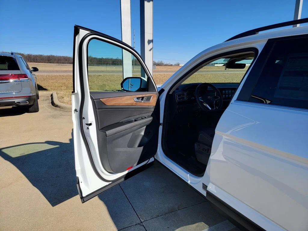New 2026 White Volkswagen 2.0T SE w/Technology image 26