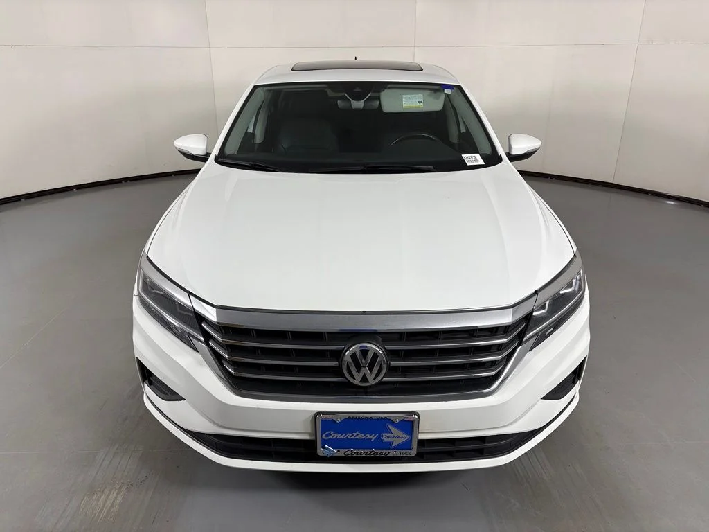 Used 2022  Volkswagen 2.0T SE image 3