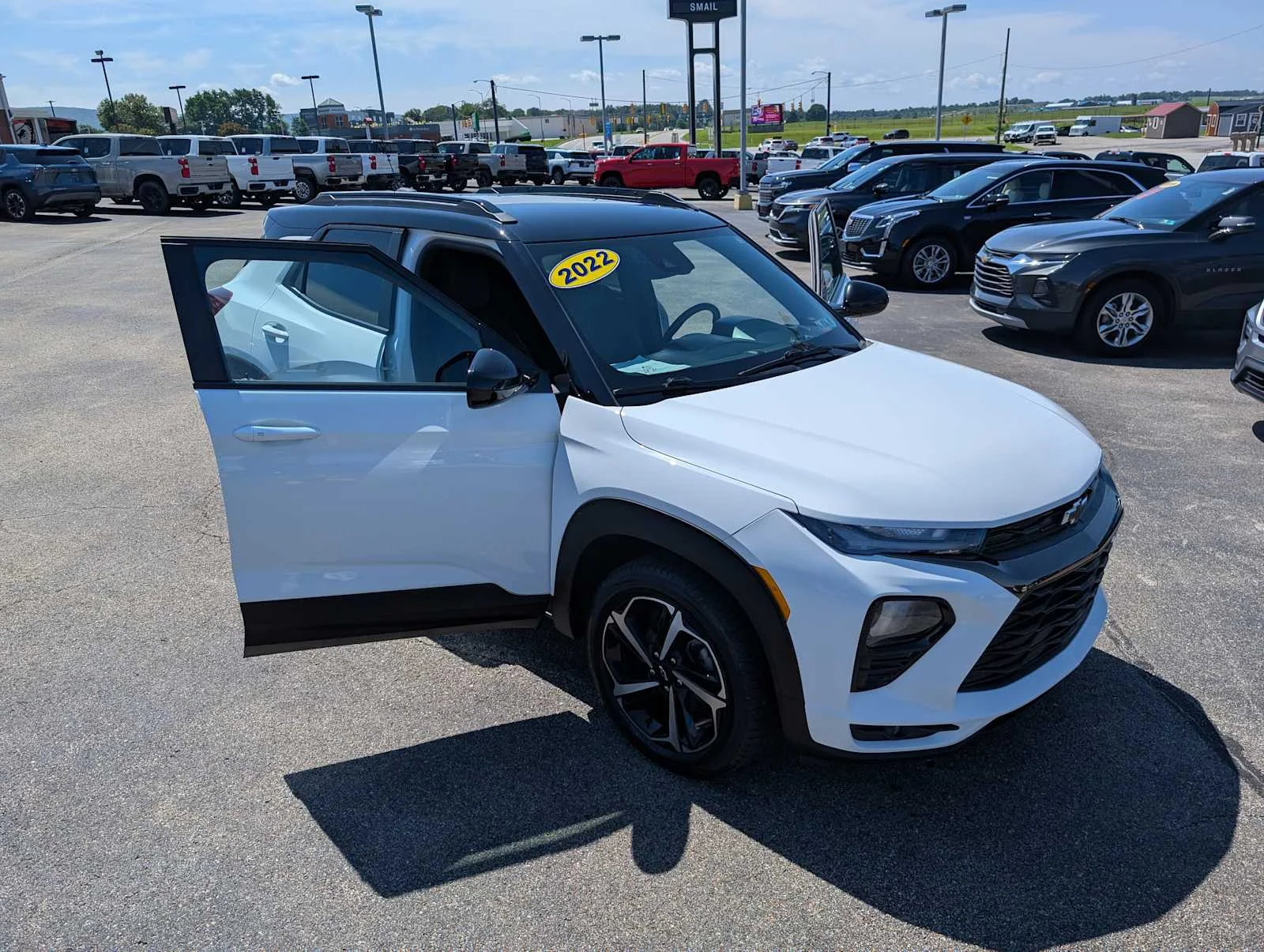 Used 2022 SUMMIT WHITE Chevrolet RS image 16