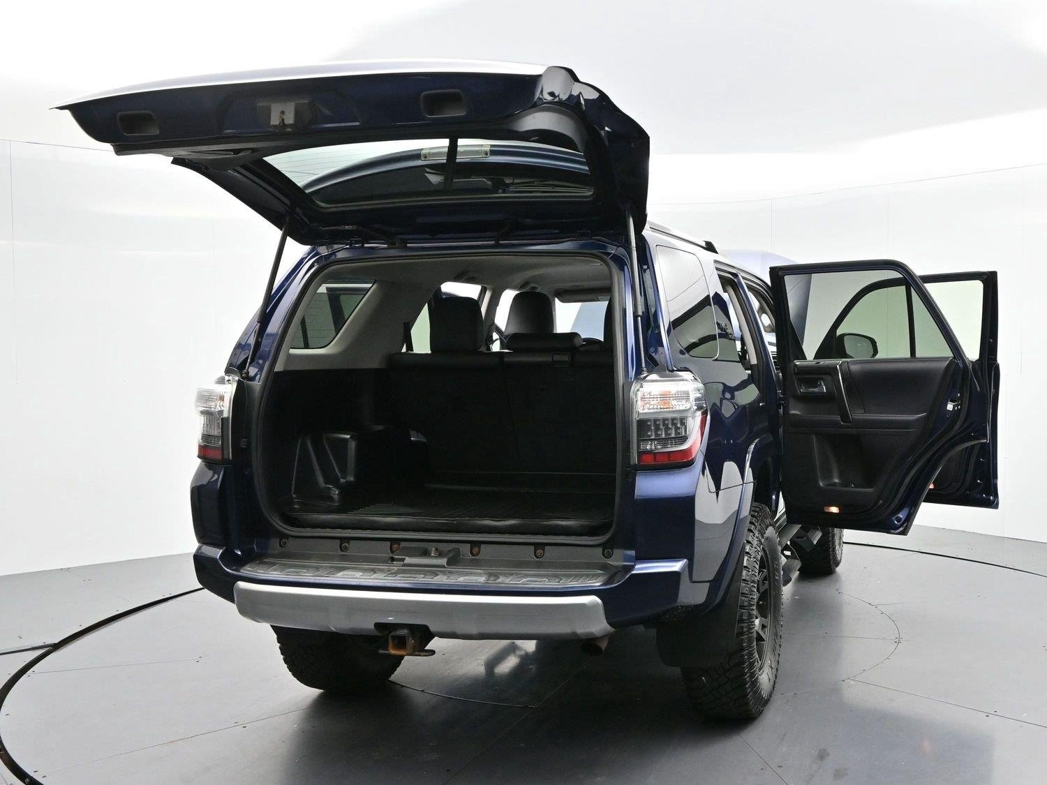 Used 2019 Nautical Blue Metallic Toyota SR5 image 43