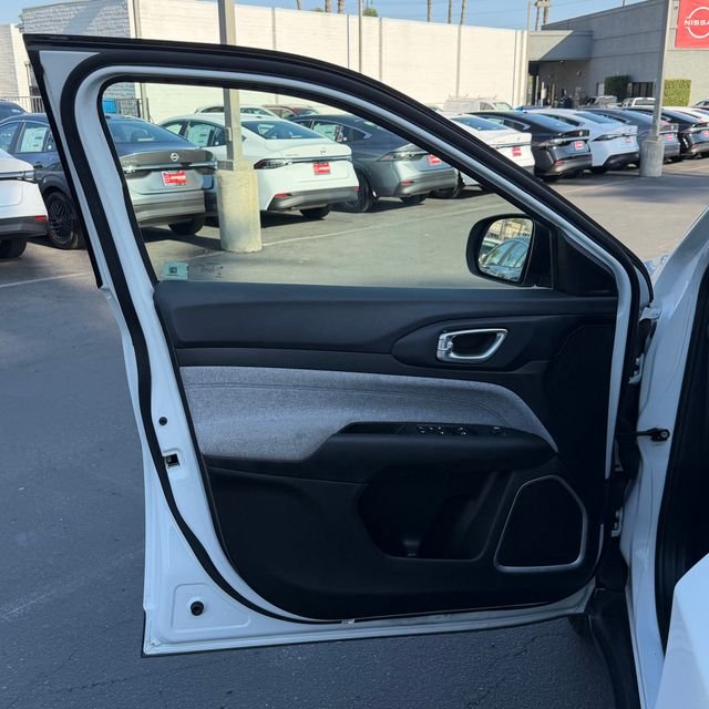 Used 2024 White Jeep Latitude image 14