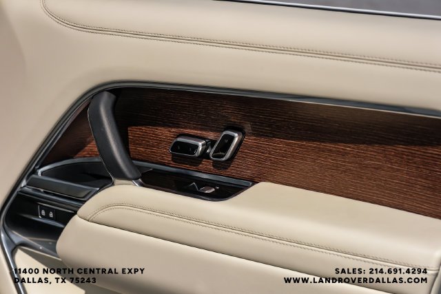 Used 2024  Land Rover SE image 48