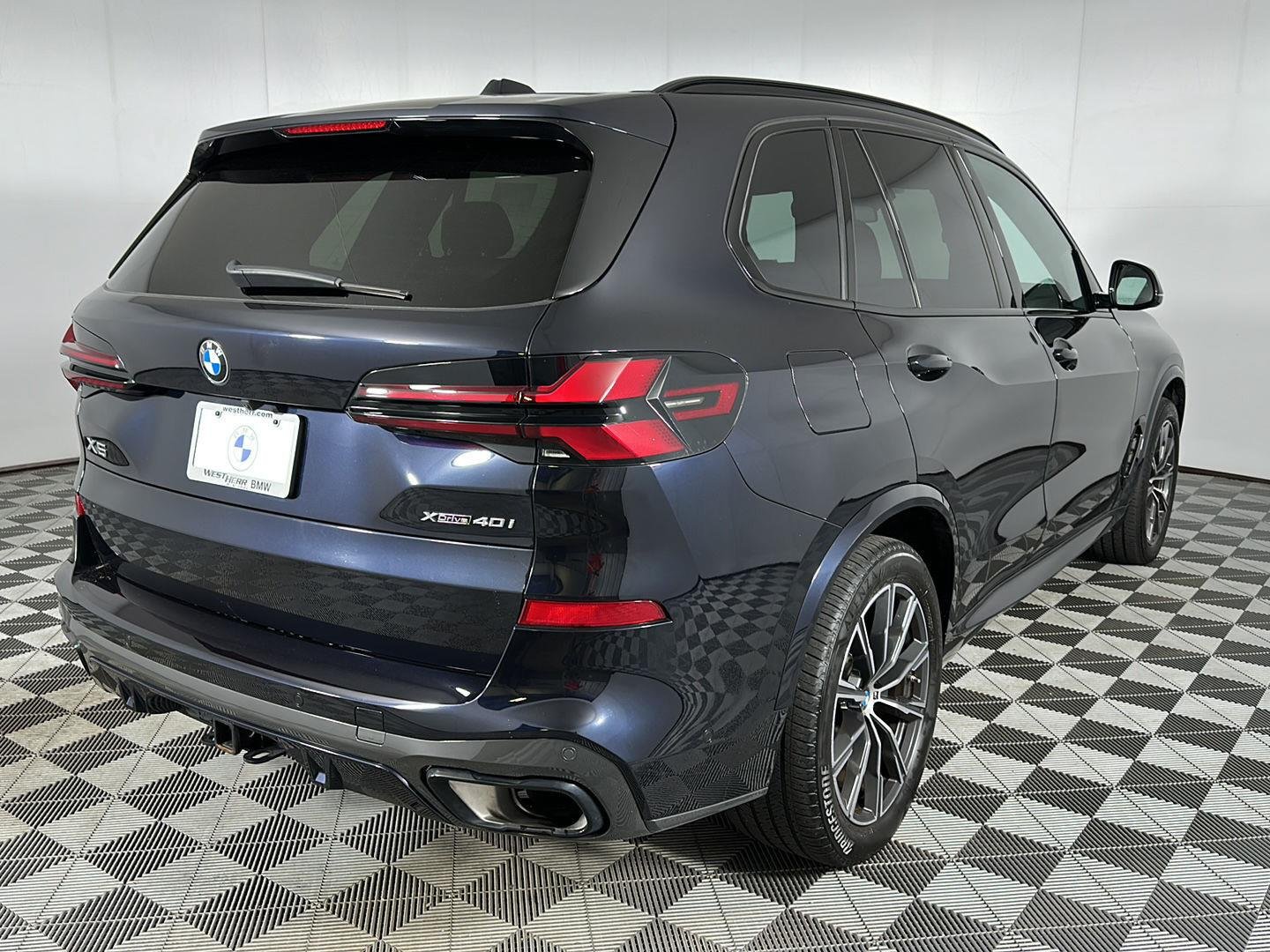 Certified Used 2024 Carbon Black Metallic BMW xDrive40i image 30