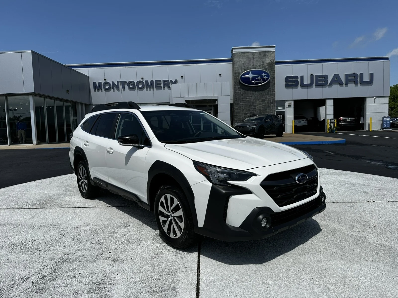 2025 Subaru Outback Premium's photo