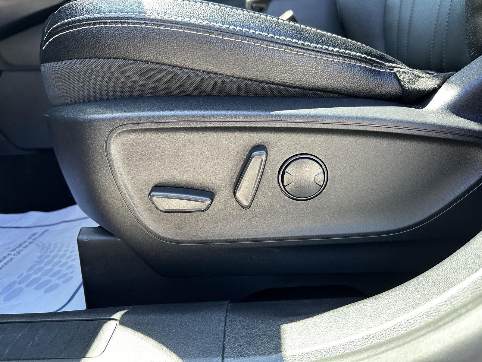 Used 2025 Vapor Blue Ford Platinum image 8