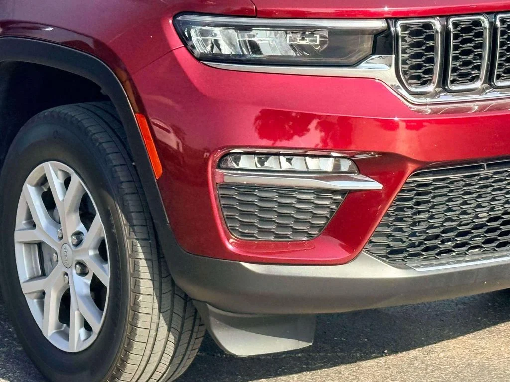 Used 2022 Red Jeep Limited image 8