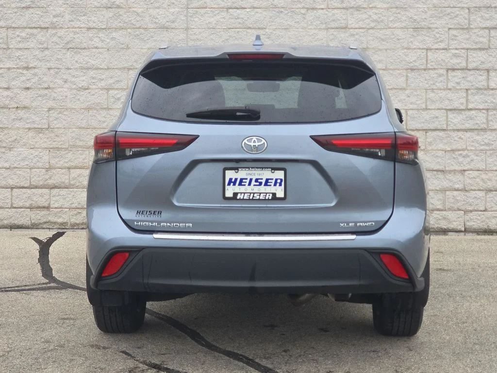 Used 2024  Toyota XLE image 12