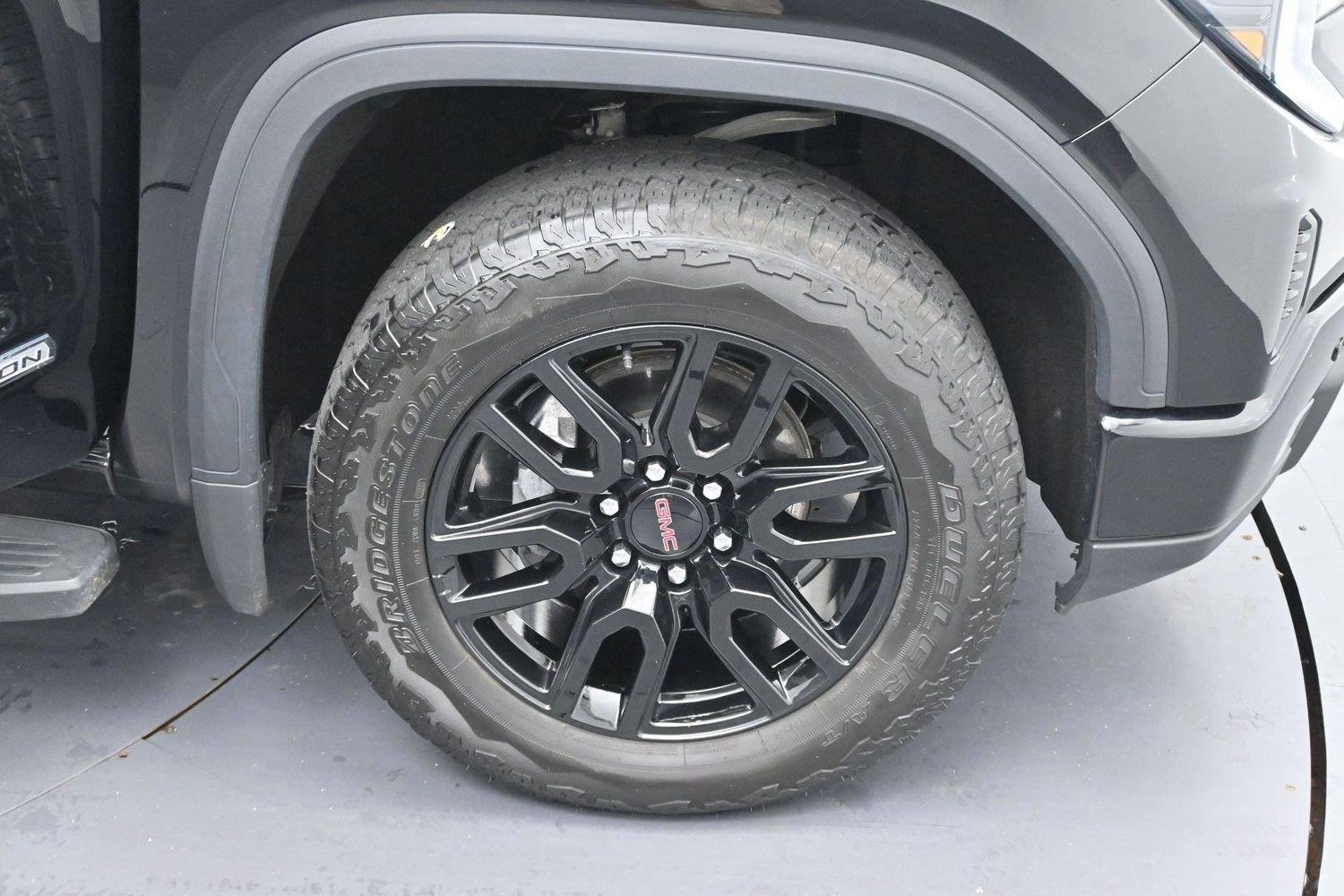 Used 2025 Onyx Black GMC Elevation image 32