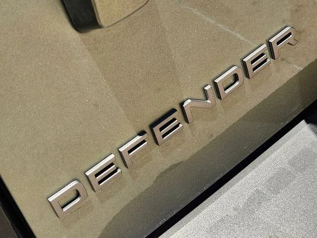 2025 Land Rover Defender X-Dynamic SE - Photo 8
