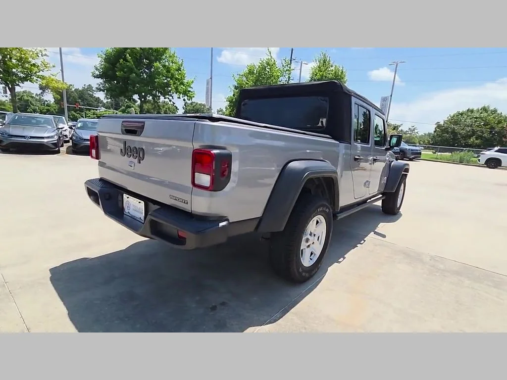 Used 2020 Silver Jeep Sport image 36