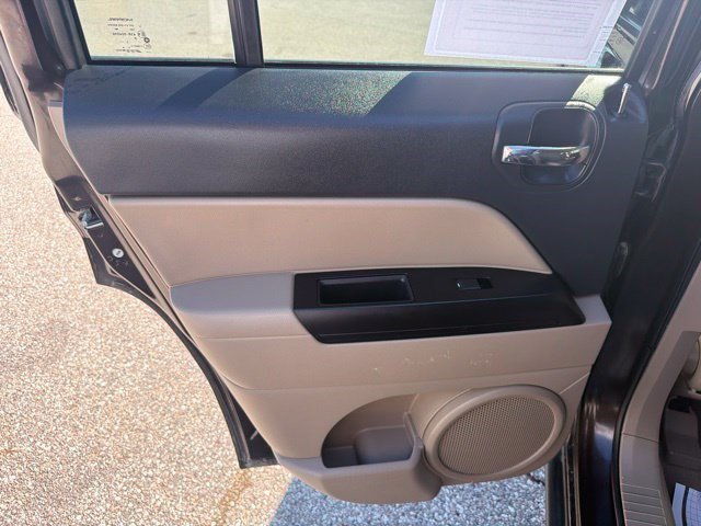 Used 2014 Rugged Brown Pearlcoat Jeep Latitude image 14