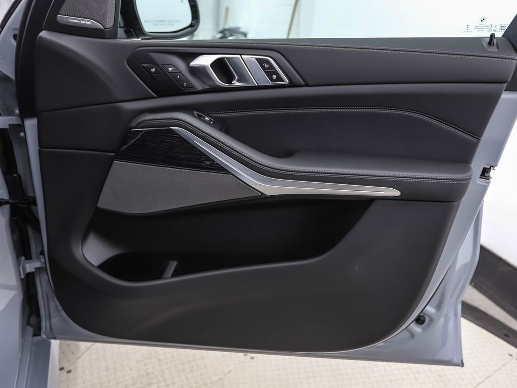 New 2026 Gray Metallic BMW xDrive50e image 29