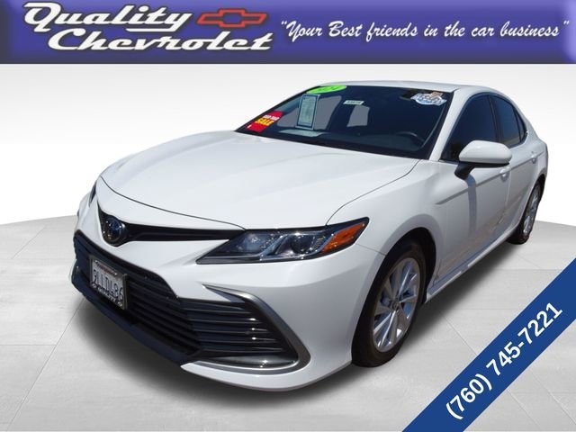 2024 Toyota Camry LE's photo