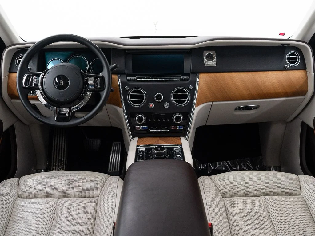 Certified Used 2019 White Sands Rolls-Royce  image 32