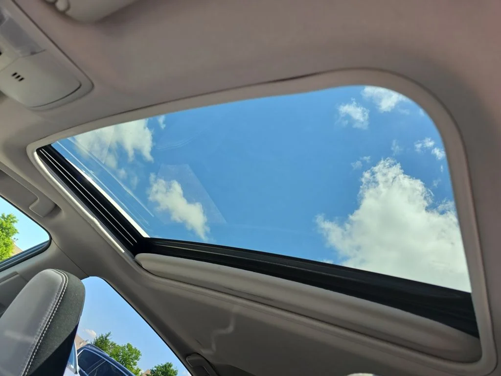 Used 2018 Galactic Aqua Mica Toyota XLE image 13