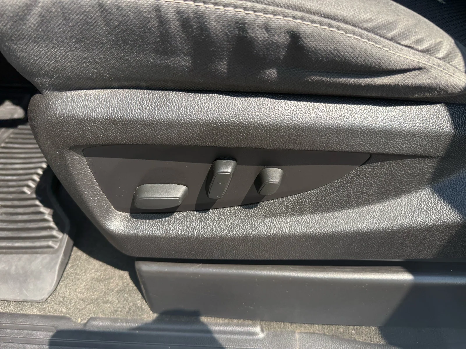 Used 2017 SUMMIT WHITE Chevrolet LT image 18