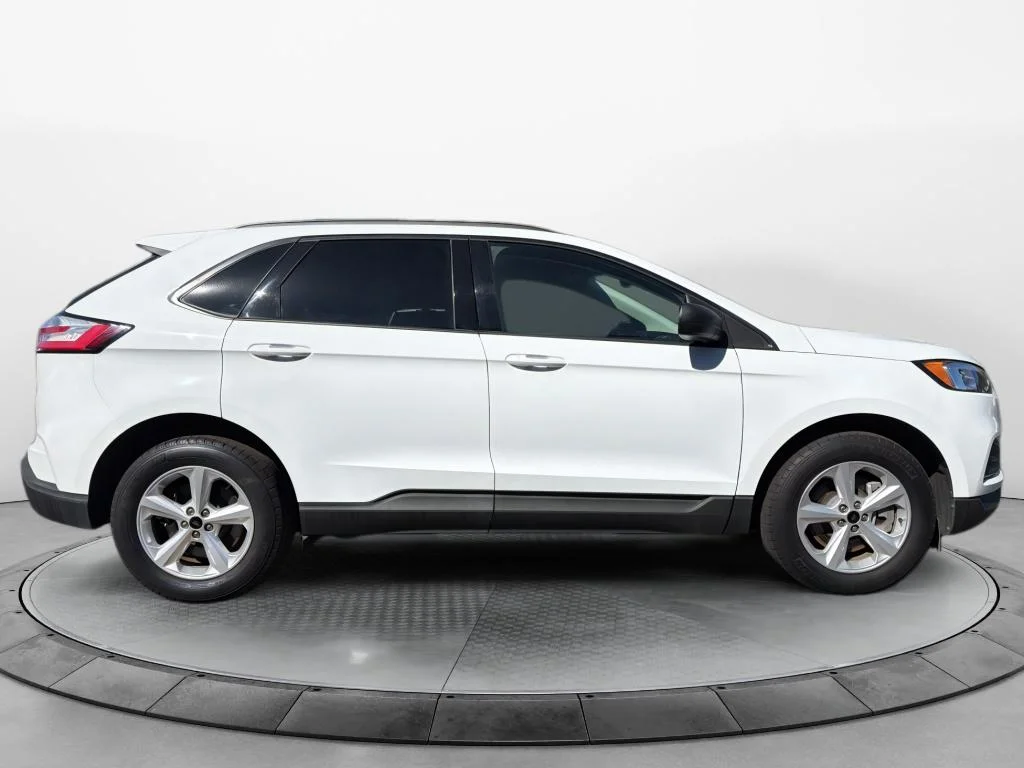 Certified Used 2024 Oxford White Ford SE image 5
