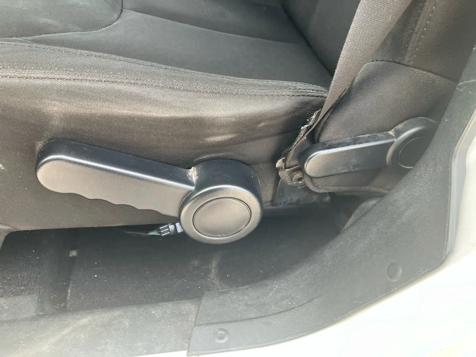 Used 2016 Bright White Clearcoat Jeep Sport image 11