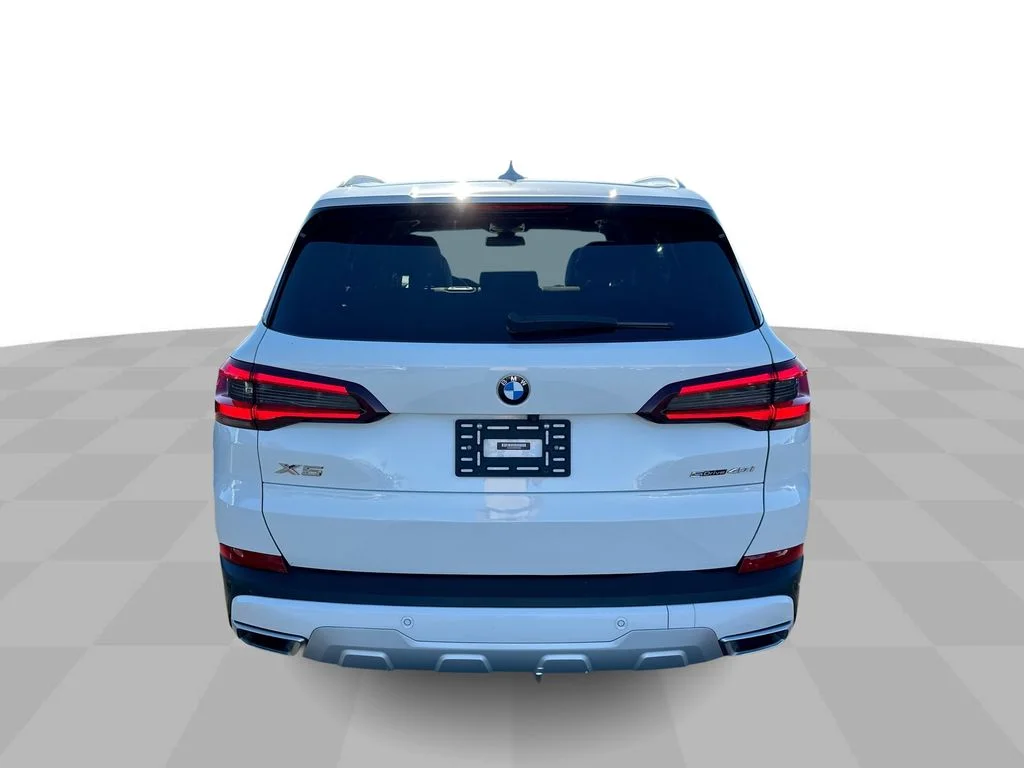 Used 2023 White BMW sDrive40i image 23
