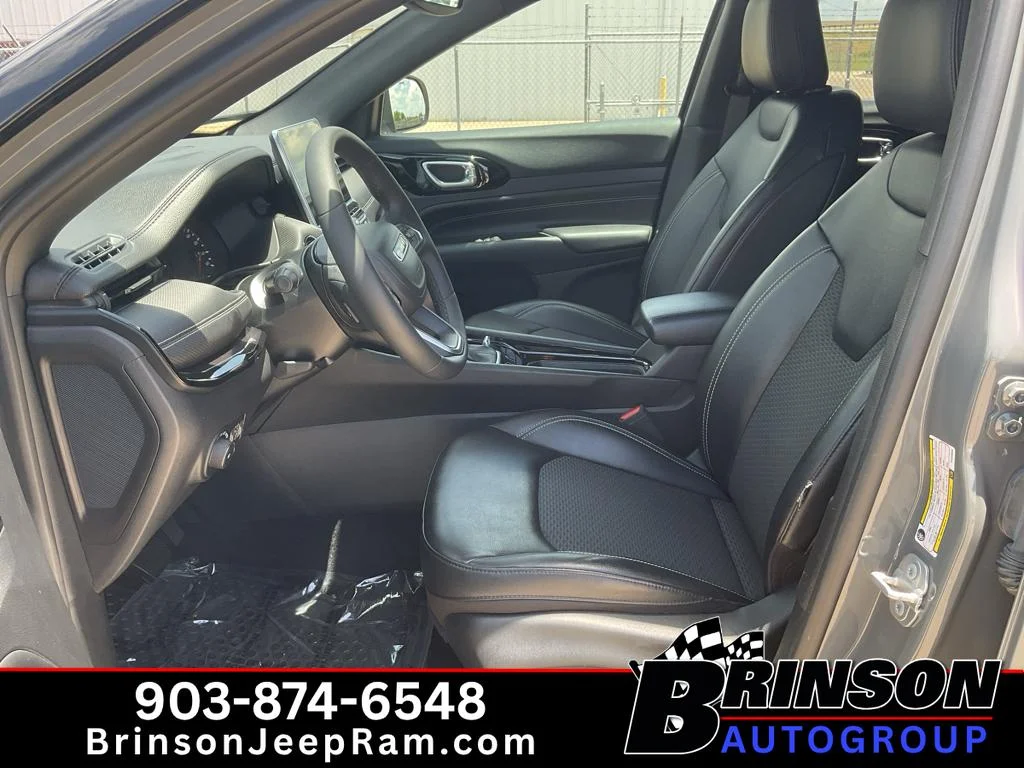 Used 2023 Grey Jeep Altitude image 26
