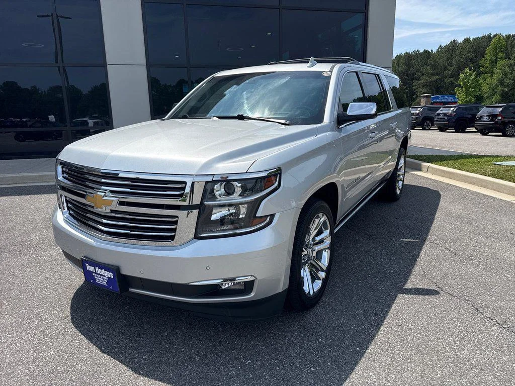 2020 Chevrolet Suburban 4WD 1500 Premier's photo