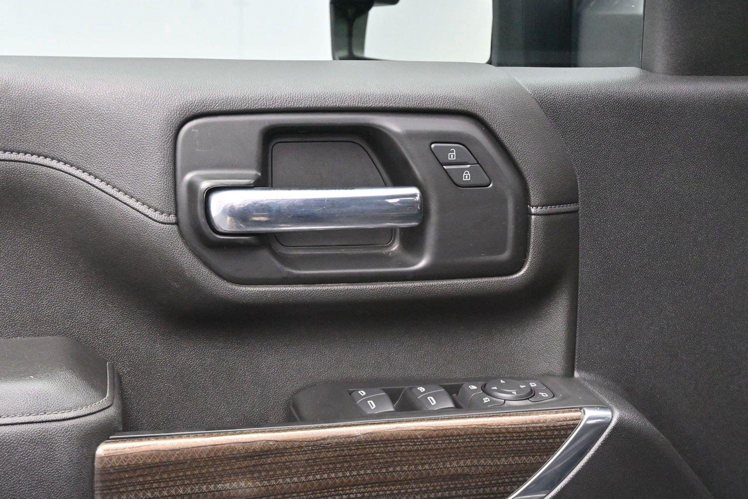 Used 2020 BLACK Chevrolet LT image 11