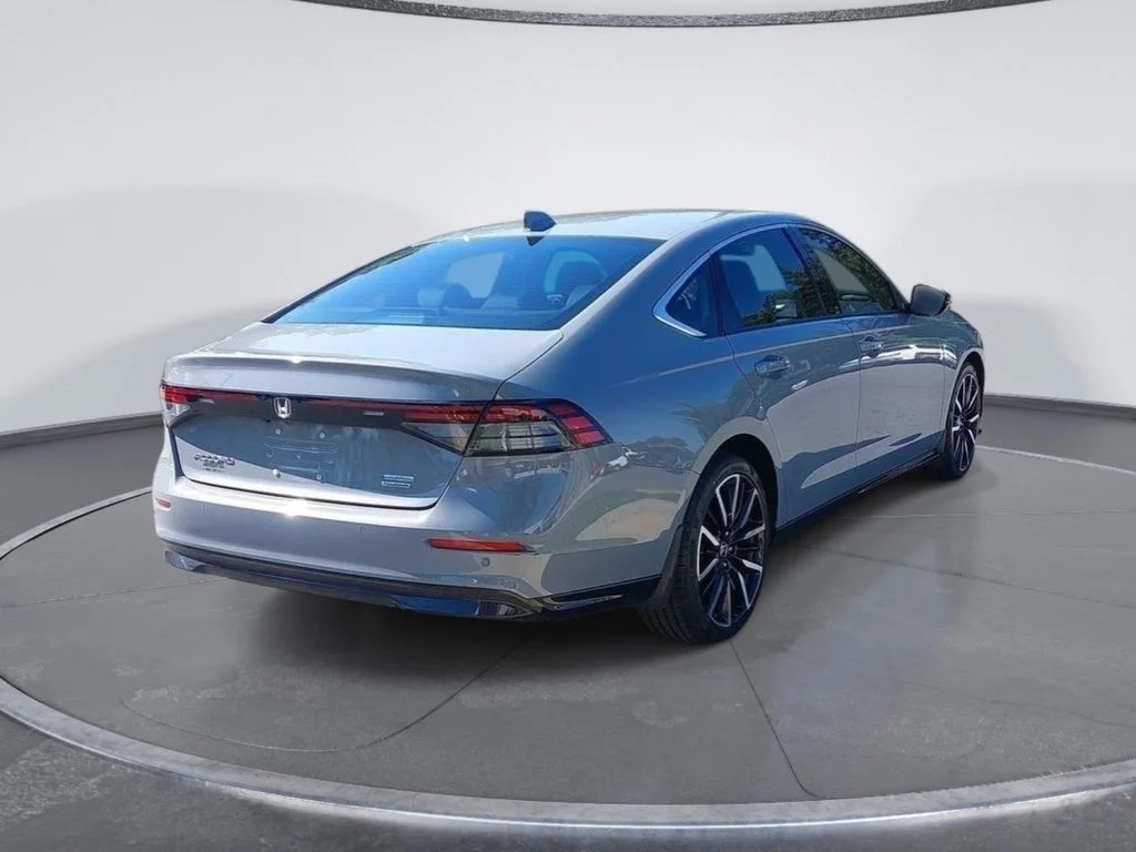 Used 2024  Honda Touring image 3