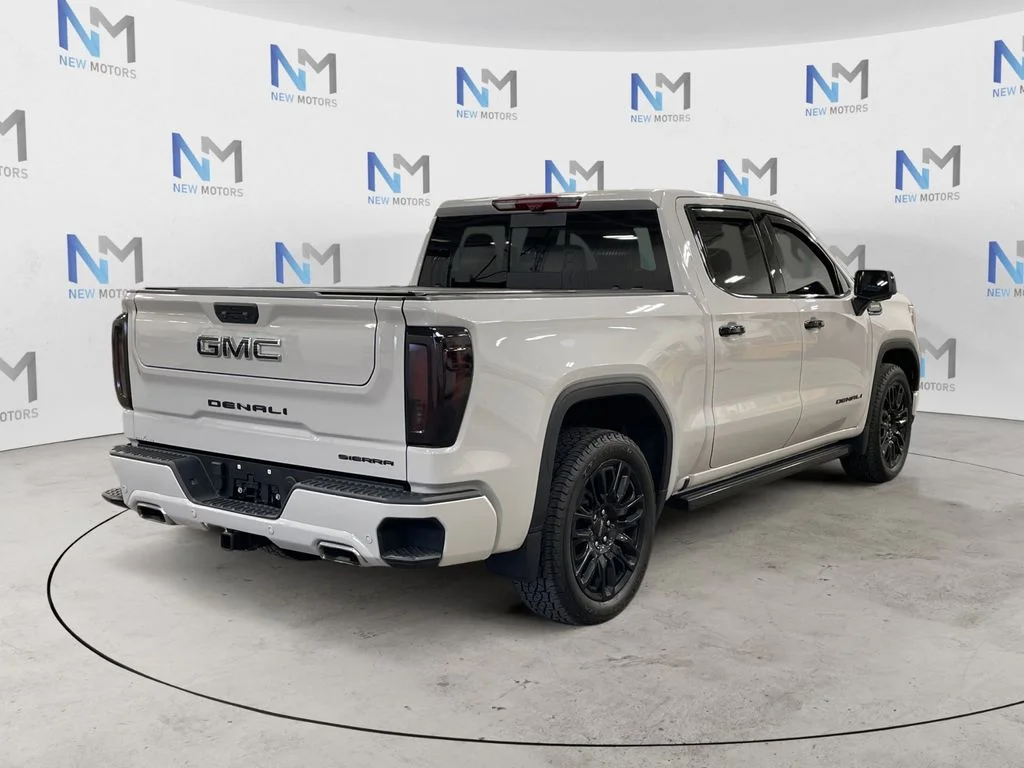 Used 2025 Titanium GMC Denali Ultimate image 5
