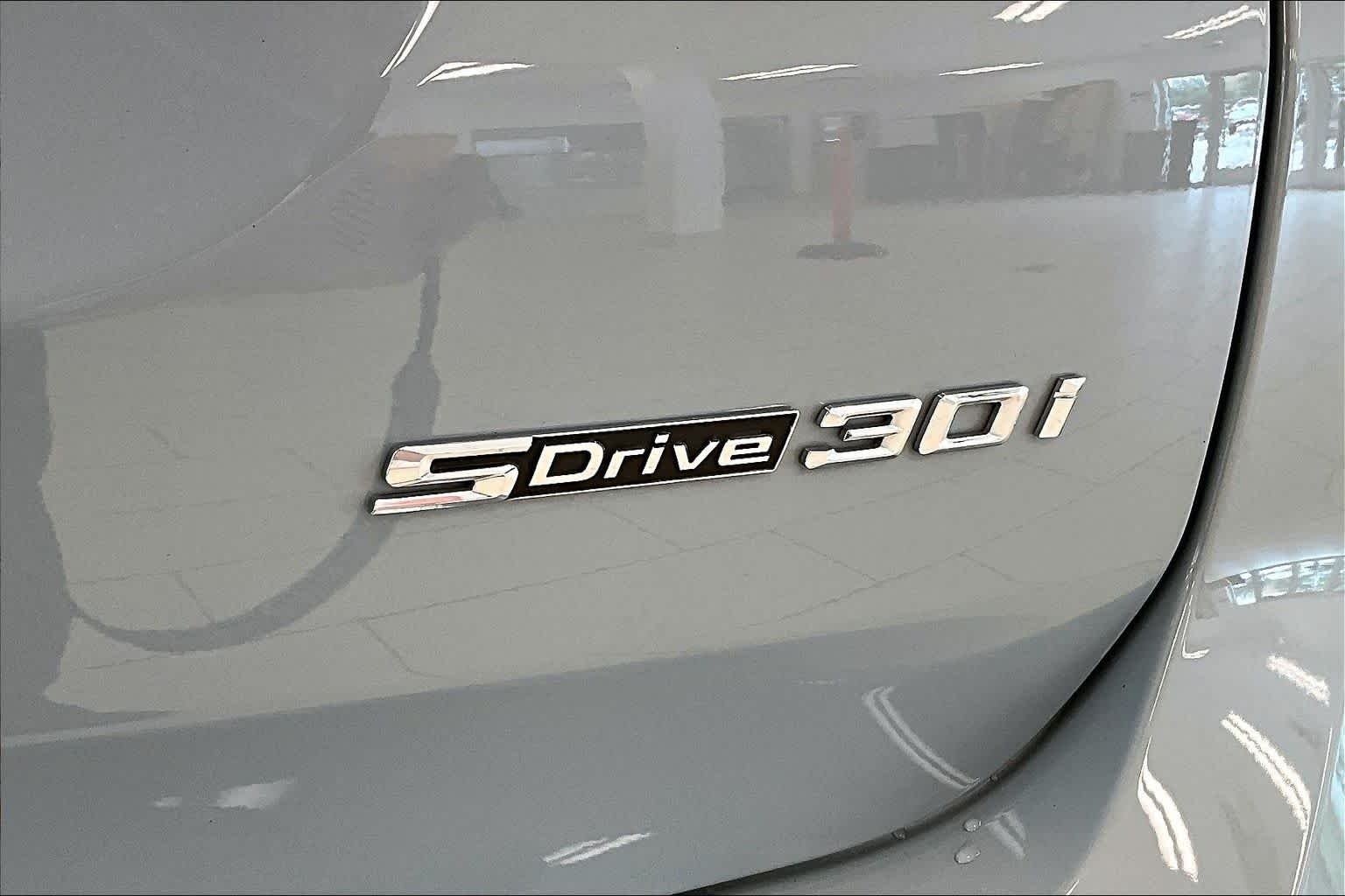 Used 2023 Brooklyn Grey Metallic BMW sDrive30i image 9