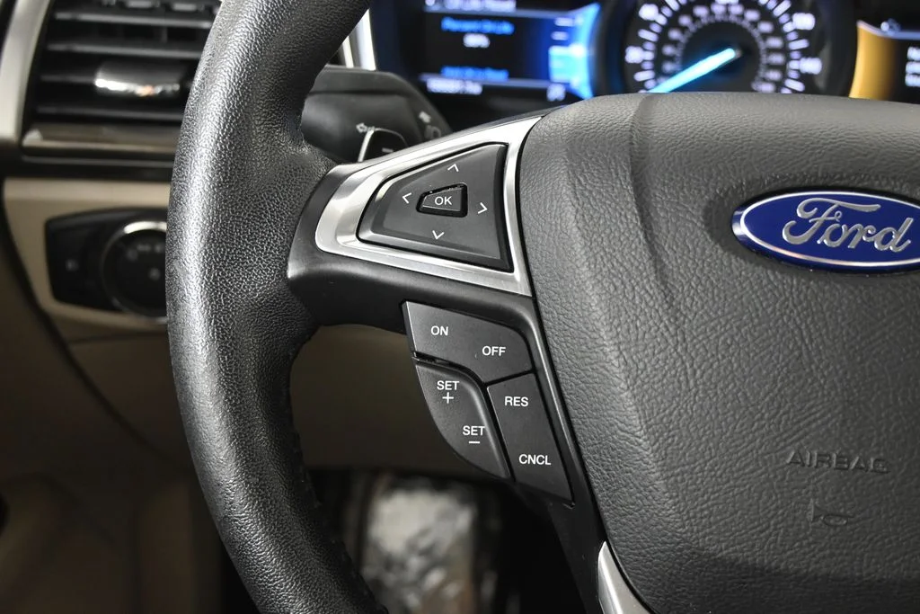 Used 2017 Red Ford SE image 36