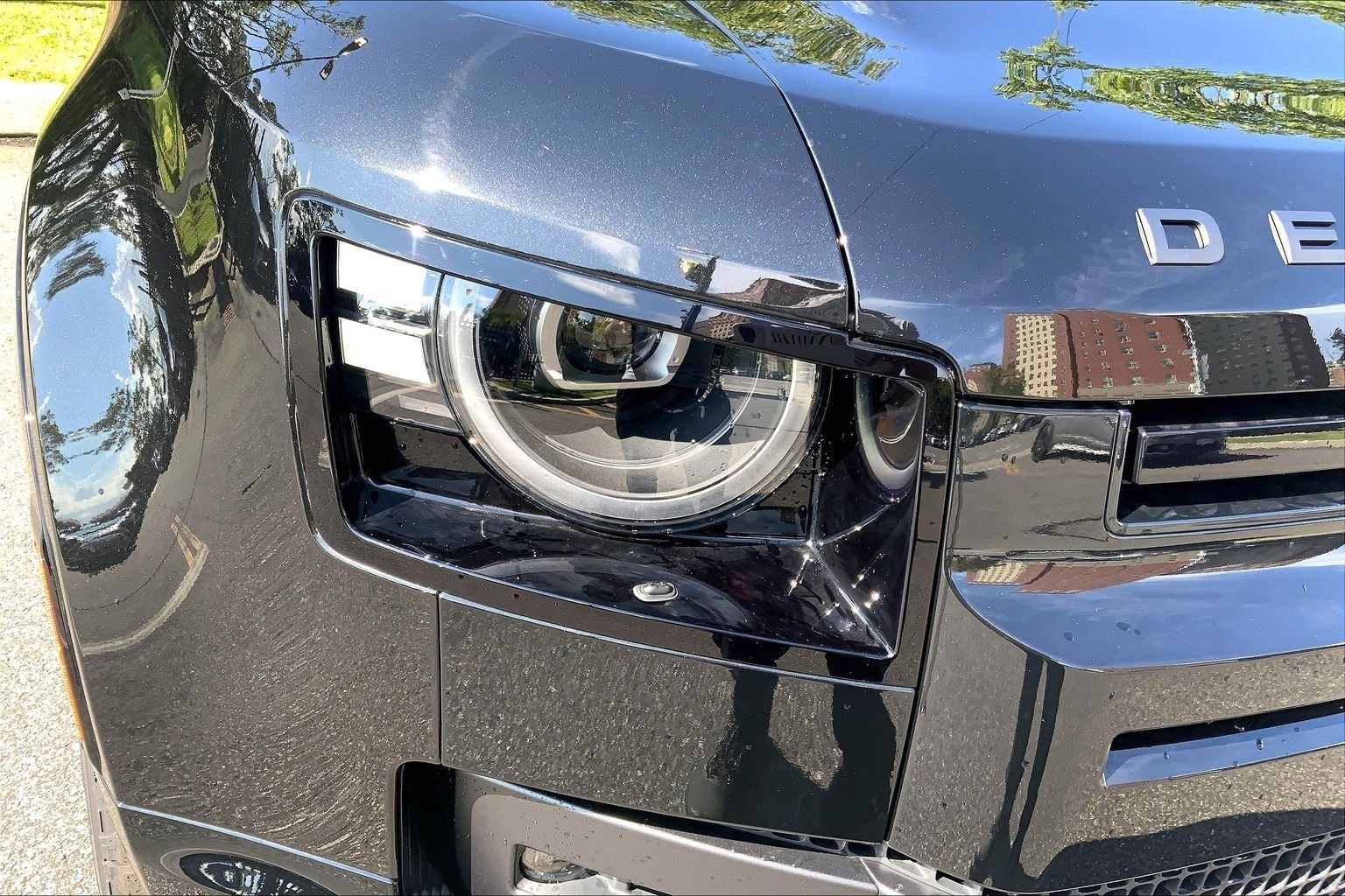 New 2026 Santorini Black Land Rover X-Dynamic SE image 13