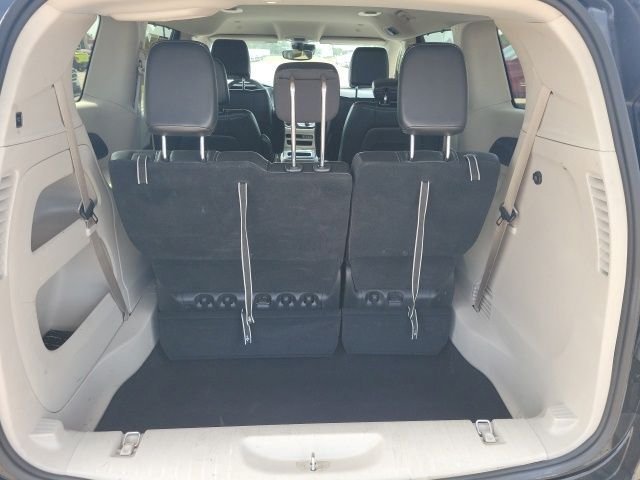 Used 2023 Black Chrysler Touring L image 23
