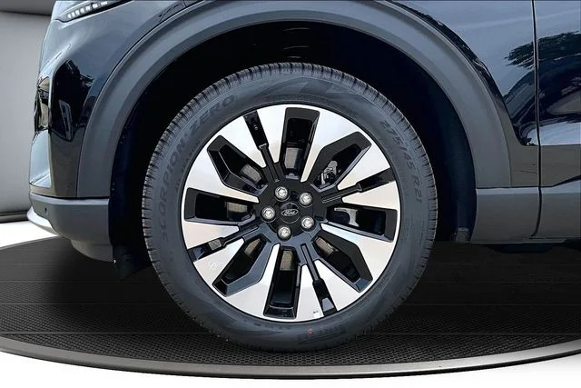 New 2026 Black Ford Platinum image 14