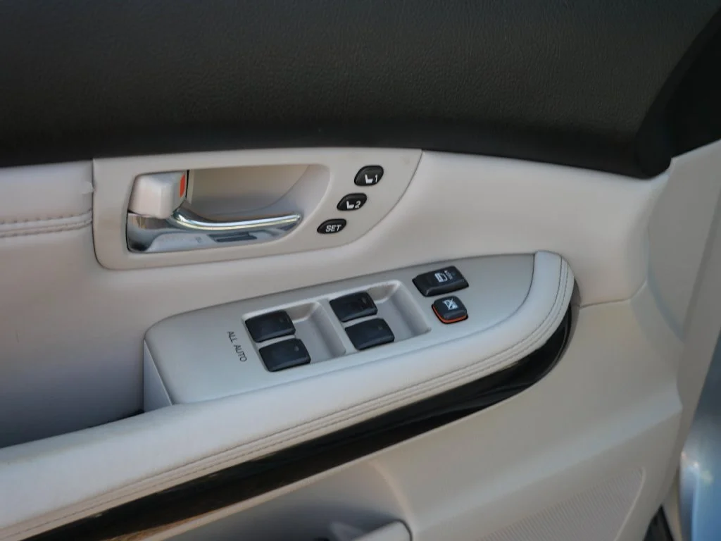 Used 2008 Blue Lexus 350 image 23