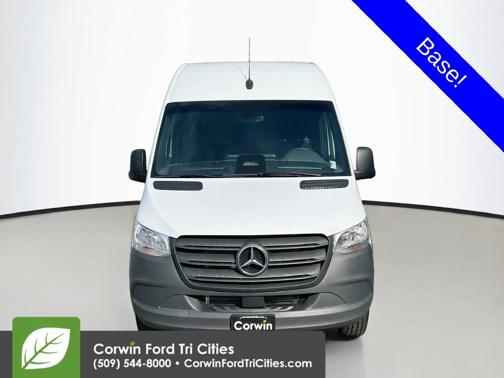 Used 2025 Arctic White Mercedes-Benz Cargo 170 WB image 3