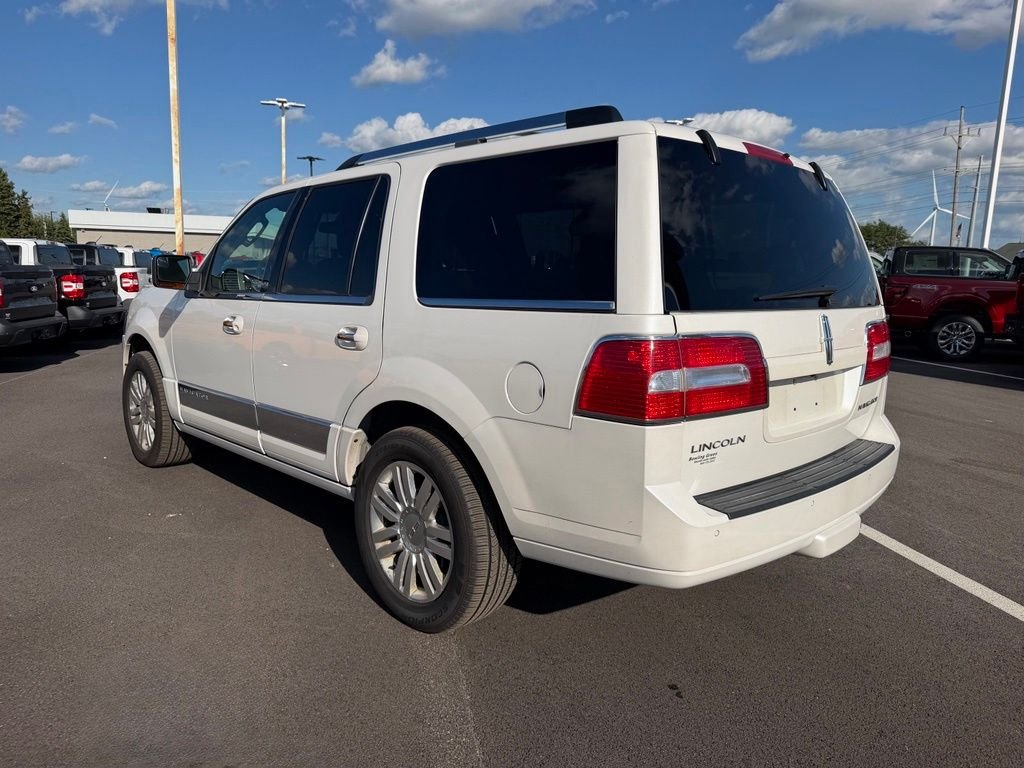 Used 2014 White Lincoln Base image 7