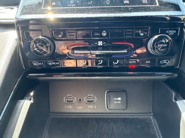 Used 2023 Silver Jeep Altitude image 9