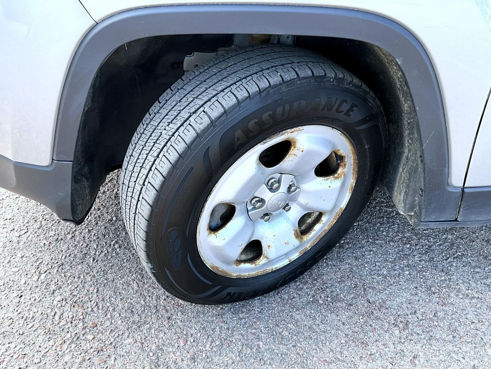 Used 2015 Silver Jeep Sport image 23