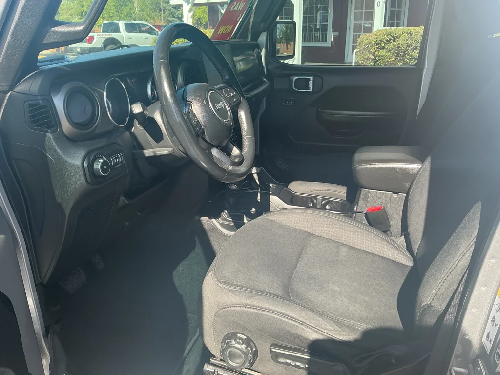 Used 2019 Billet Silver Metallic Clearcoat Jeep Sport S image 12