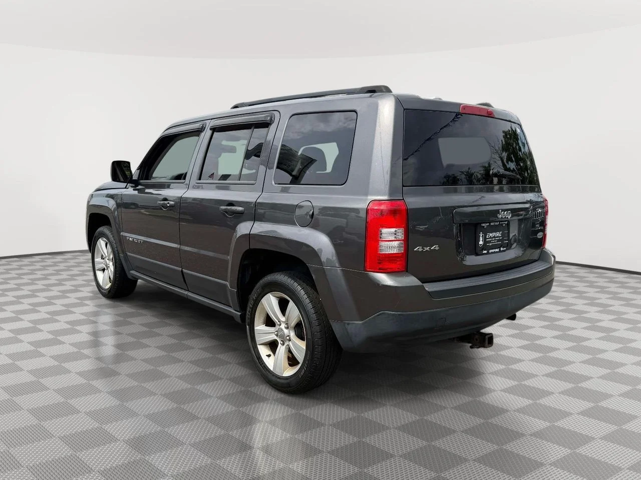 Used 2015 Granite Crystal Metallic Clearcoat Jeep Latitude image 6