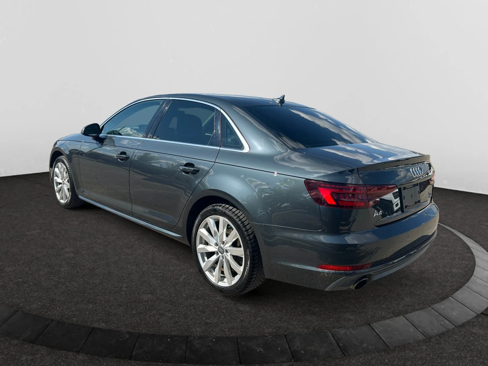 Used 2018 GRAY Audi KOMFORT image 3