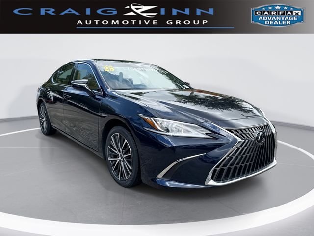 2025 Lexus ES 300h 300h's photo