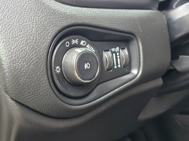 2016 Jeep Renegade 75th Anniversary Edition - Photo 23