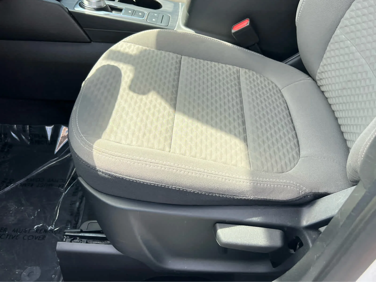 Certified Used 2022 Oxford White Ford SE image 29